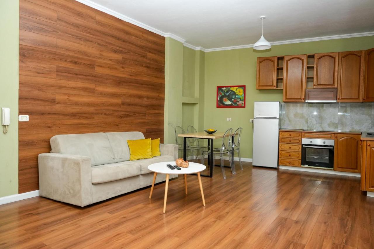 Cozy Apartment In The Heart Of Tirana ! Exterior foto